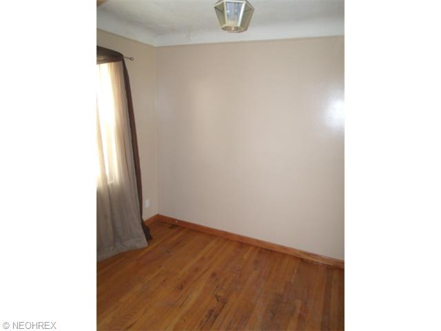 7106 Snow Rd, Parma, OH 44129 photo 16