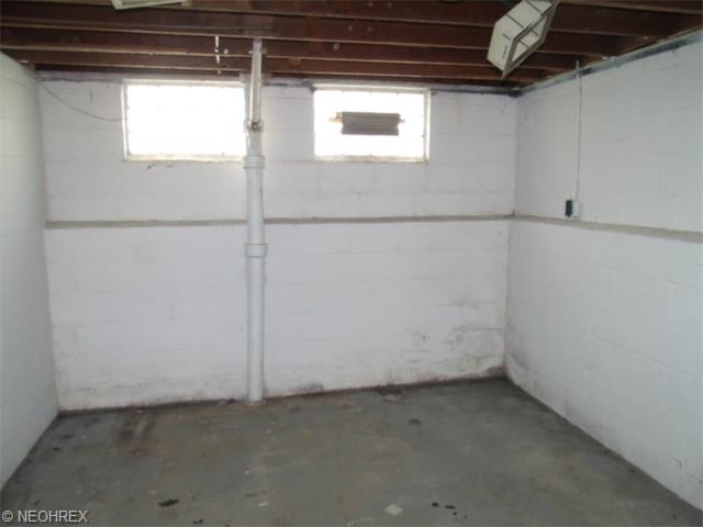 7106 Snow Rd, Parma, OH 44129 photo 8