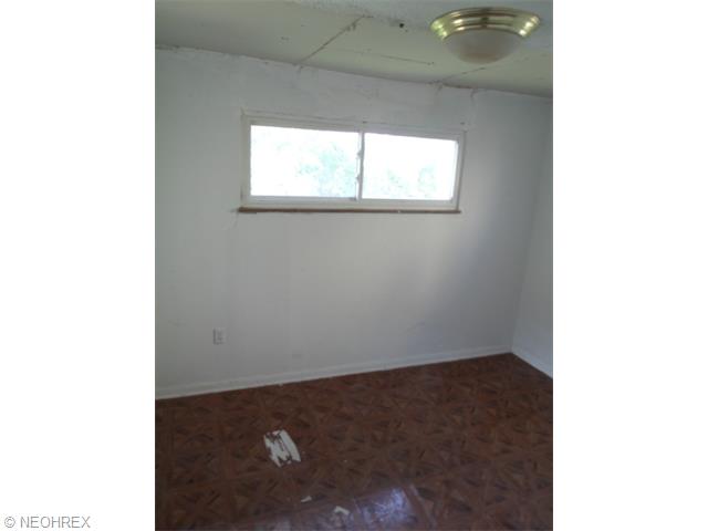 7106 Snow Rd, Parma, OH 44129 photo 17