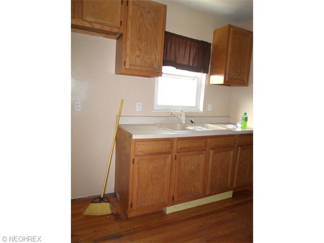 7106 Snow Rd, Parma, OH 44129 photo 14