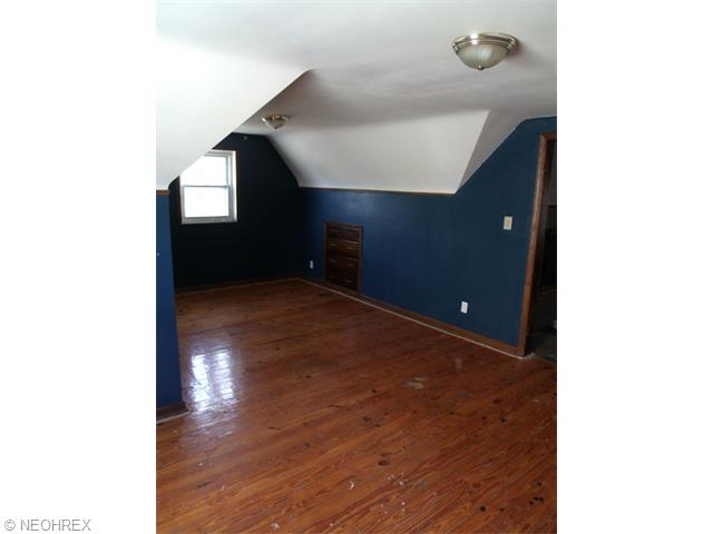 7106 Snow Rd, Parma, OH 44129 photo 3