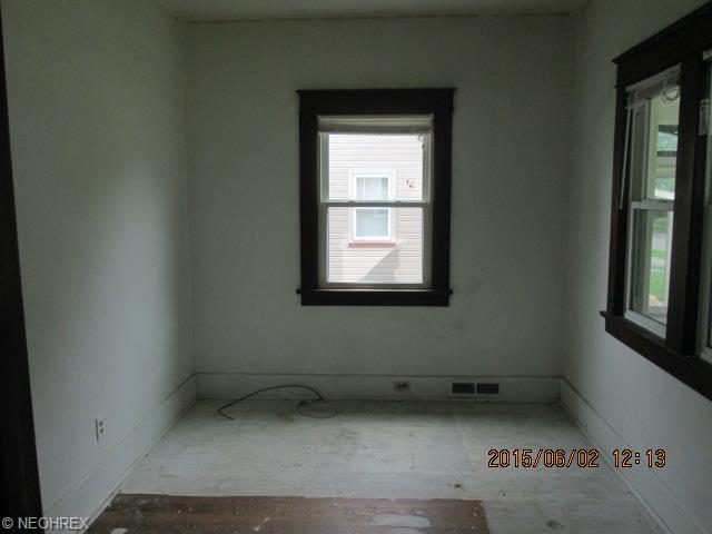 536 4th St, Struthers, OH 44471 photo 5