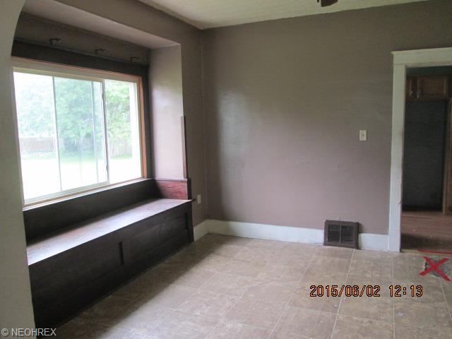 536 4th St, Struthers, OH 44471 photo 3