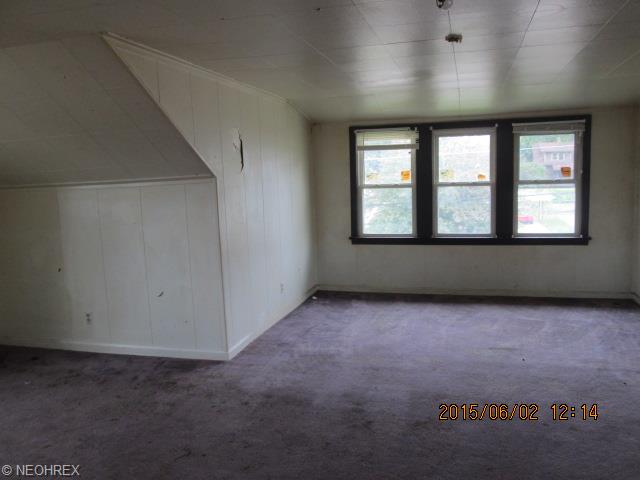 536 4th St, Struthers, OH 44471 photo 8