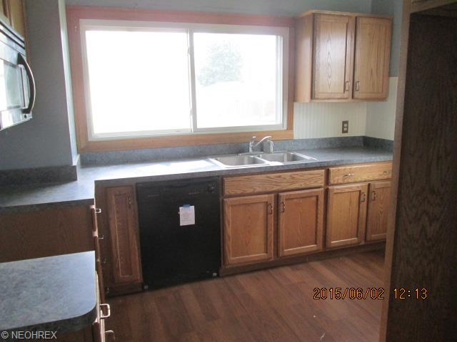 536 4th St, Struthers, OH 44471 photo 4
