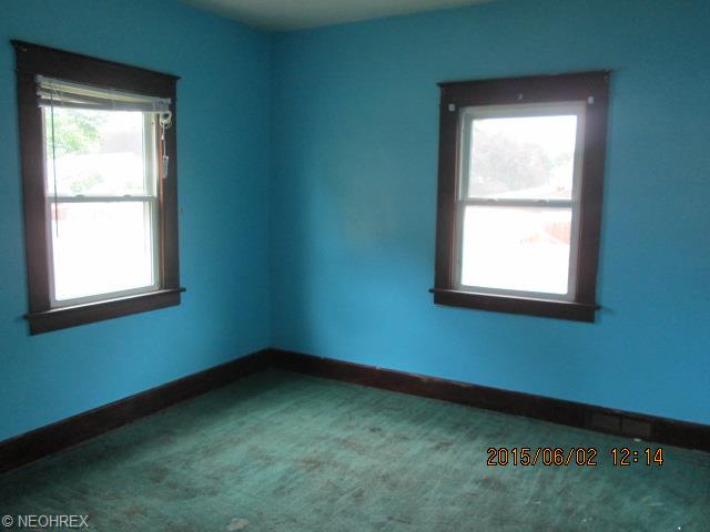536 4th St, Struthers, OH 44471 photo 7