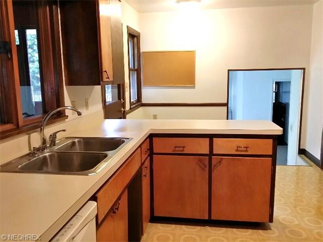 150 Hickory Rd, Akron, OH 44333 photo 8
