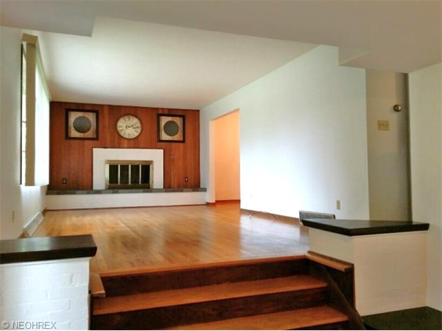 150 Hickory Rd, Akron, OH 44333 photo 3
