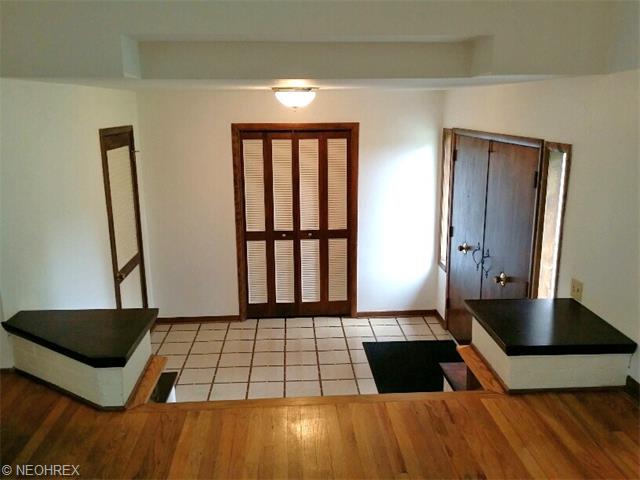 150 Hickory Rd, Akron, OH 44333 photo 2