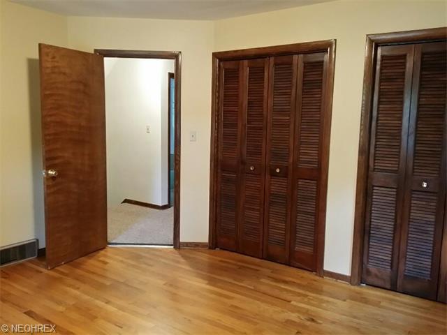 150 Hickory Rd, Akron, OH 44333 photo 12