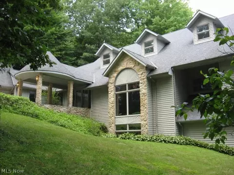 439 Hatch Rd, Sharon, OH 44281 photo 1