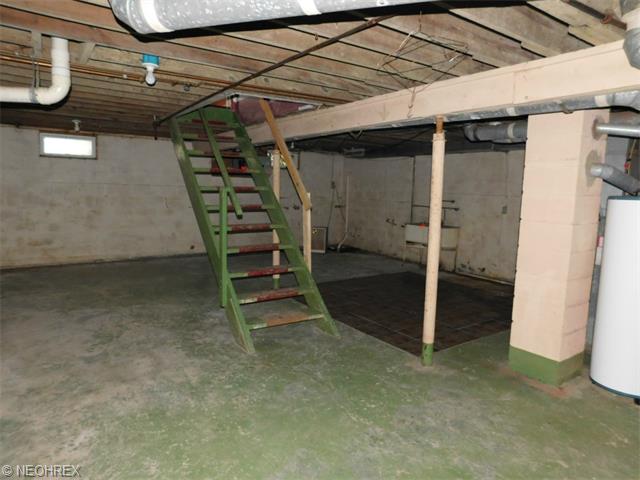 1132 E 17th St, Ashtabula, OH 44004 photo 5