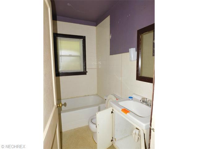 1132 E 17th St, Ashtabula, OH 44004 photo 8
