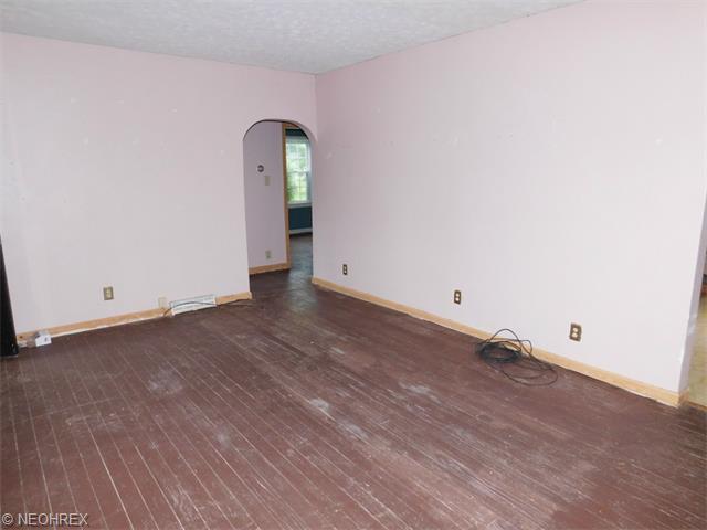 1132 E 17th St, Ashtabula, OH 44004 photo 2
