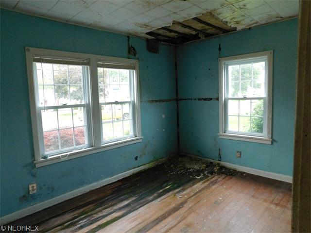 1132 E 17th St, Ashtabula, OH 44004 photo 6