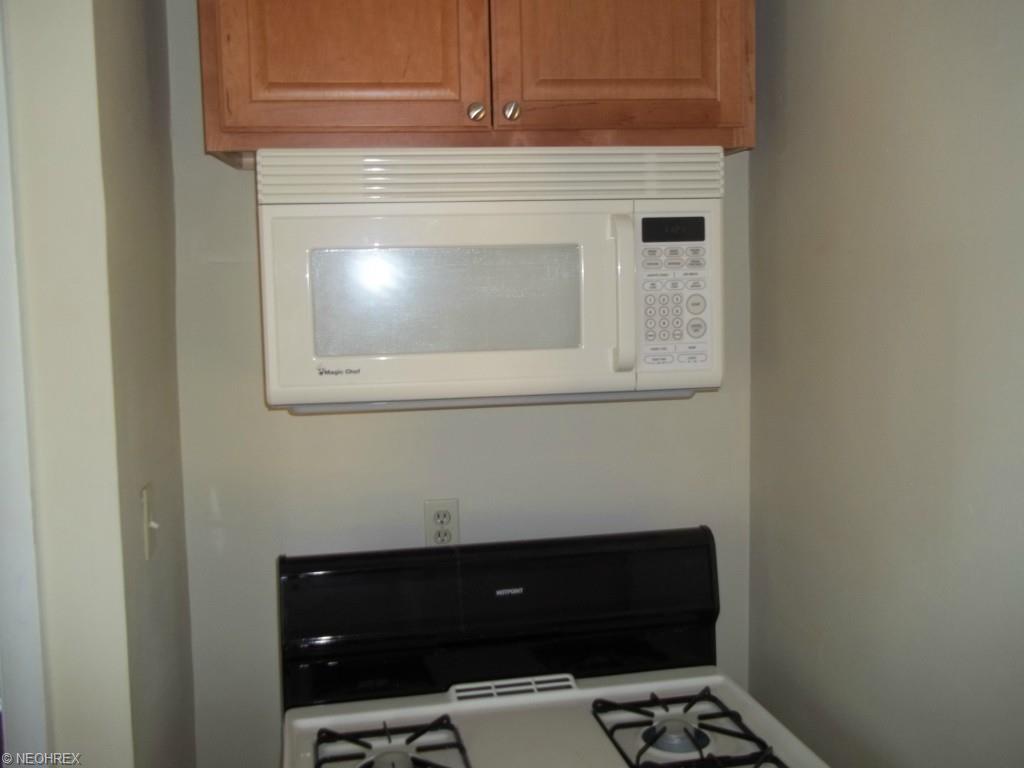 14313 Granger Rd, Maple Heights, OH 44137 photo 5