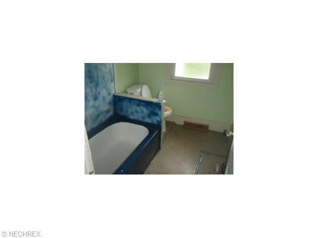 54 Poland Ave, Struthers, OH 44471 photo 9