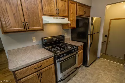361 Windsor Dr, Elyria, OH 44035 photo 6