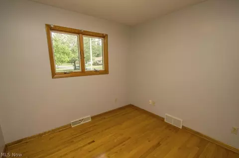 361 Windsor Dr, Elyria, OH 44035 photo 8