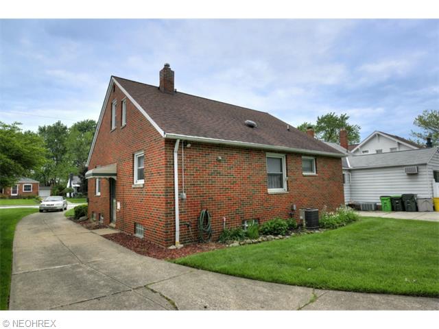 1823 Maple St, Wickliffe, OH 44092 photo 2
