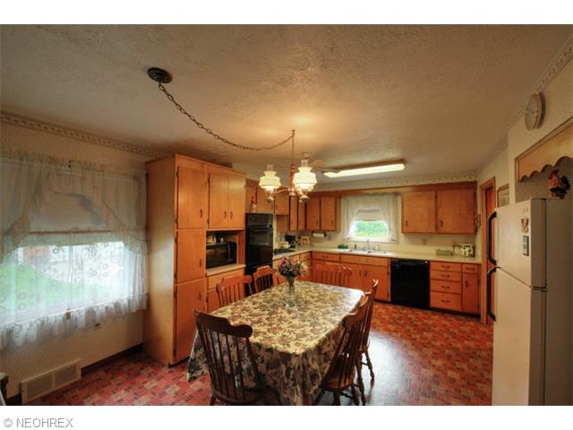 1823 Maple St, Wickliffe, OH 44092 photo 4