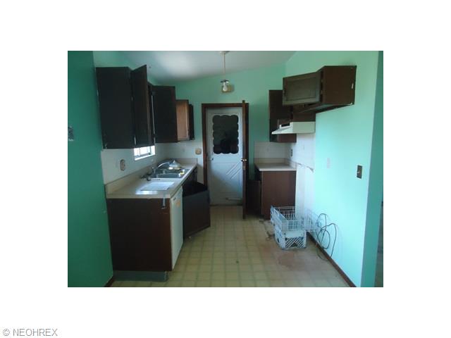 9506 Vienna Dr, Parma, OH 44130 photo 7