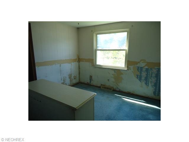 9506 Vienna Dr, Parma, OH 44130 photo 12