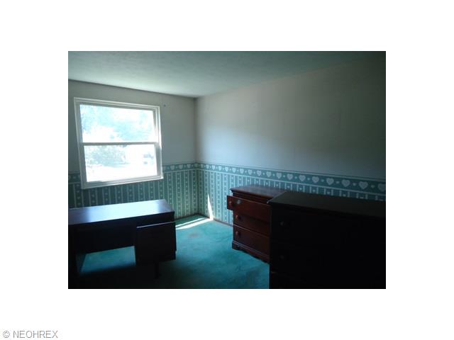 9506 Vienna Dr, Parma, OH 44130 photo 11