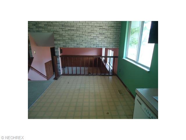 9506 Vienna Dr, Parma, OH 44130 photo 8