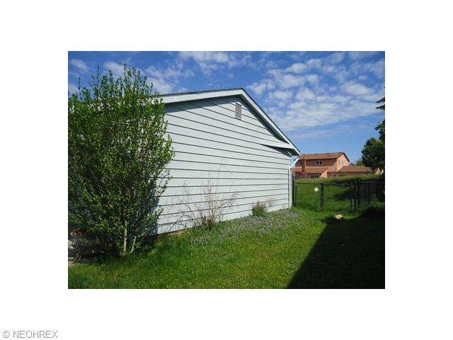 9506 Vienna Dr, Parma, OH 44130 photo 2