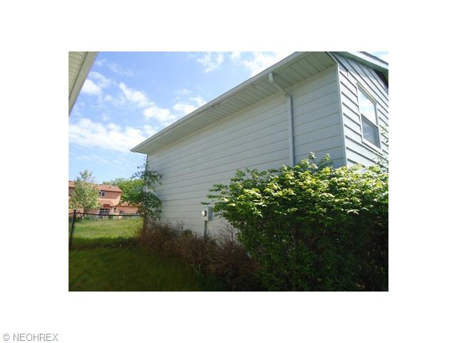 9506 Vienna Dr, Parma, OH 44130 photo 3