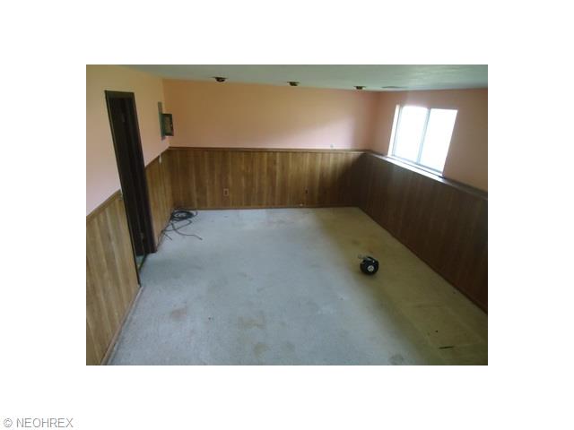 9506 Vienna Dr, Parma, OH 44130 photo 9