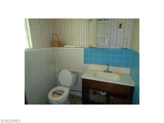 9506 Vienna Dr, Parma, OH 44130 photo 14