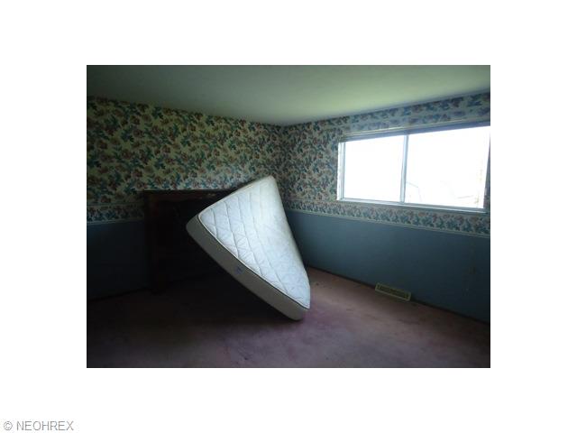 9506 Vienna Dr, Parma, OH 44130 photo 10
