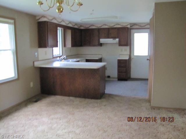 180 Jefferson St, Killbuck, OH 44637 photo 4