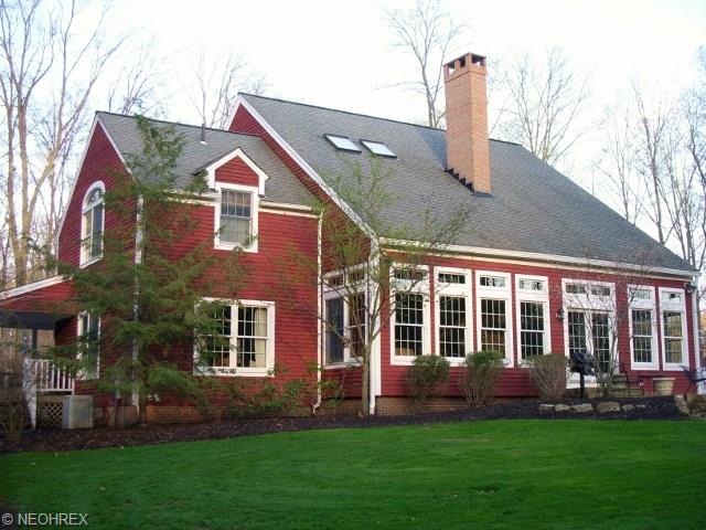 109 Champion Ln, Chagrin Falls, OH 44022 photo 3