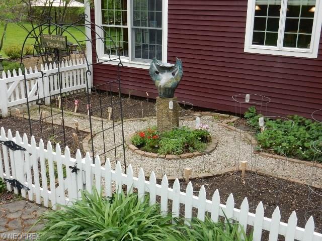 109 Champion Ln, Chagrin Falls, OH 44022 photo 6