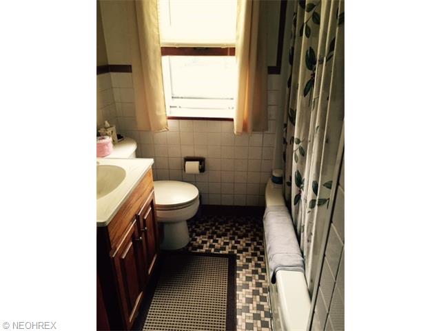 2915 Maplecrest Ave, Parma, OH 44134 photo 5