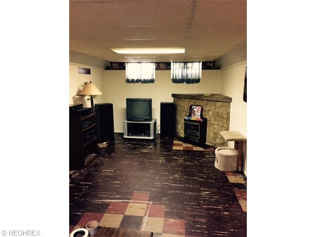 2915 Maplecrest Ave, Parma, OH 44134 photo 7