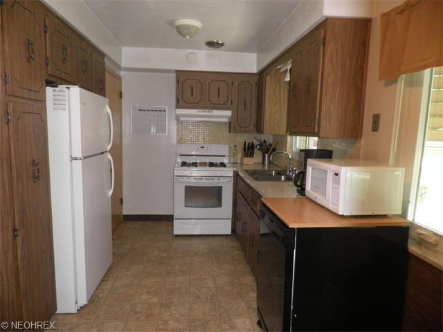1150 Maple Dr, Parma, OH 44134 photo 7