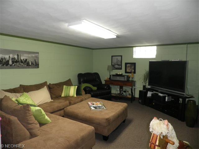 1150 Maple Dr, Parma, OH 44134 photo 13