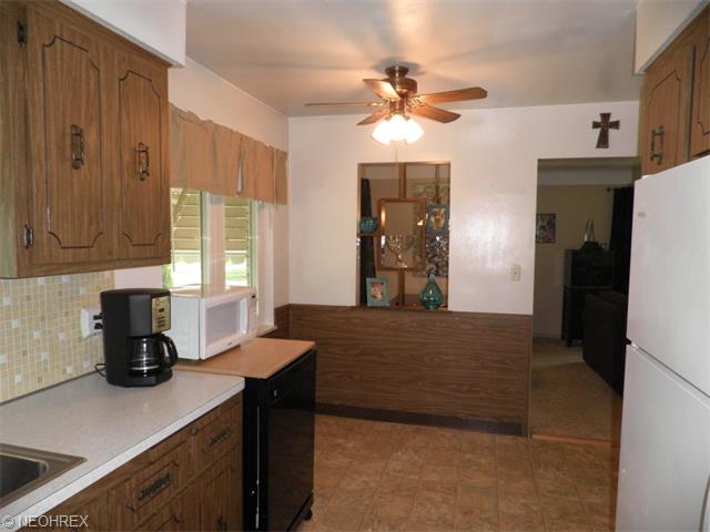 1150 Maple Dr, Parma, OH 44134 photo 8