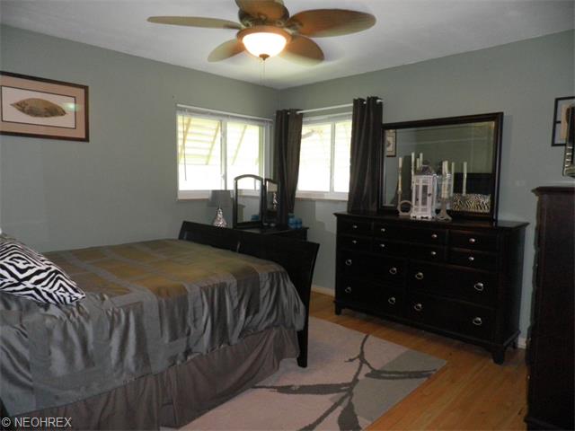 1150 Maple Dr, Parma, OH 44134 photo 9