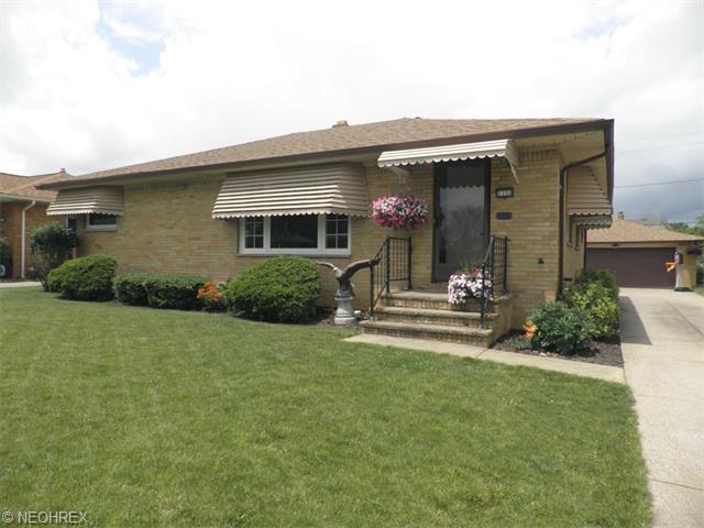 1150 Maple Dr, Parma, OH 44134 photo 1