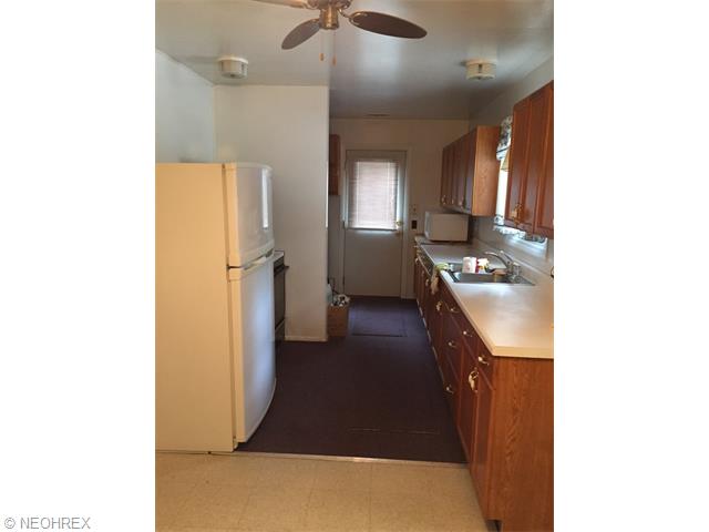 2330 Cathy Dr NE, Canton, OH 44705 photo 3