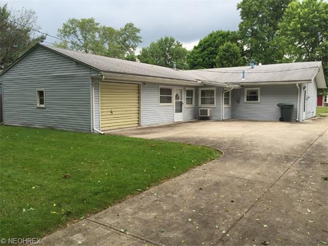 2330 Cathy Dr NE, Canton, OH 44705 photo 2