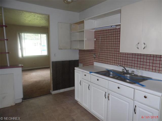 172 Boston Ave, Elyria, OH 44035 photo 3