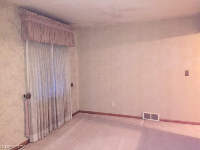 8515 Biddulph Rd, Brooklyn, OH 44144 photo 4