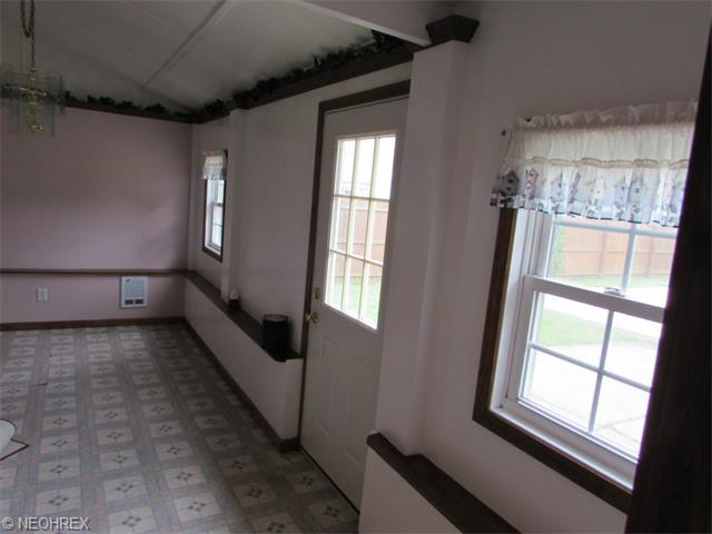 405 E 2nd St, Dover, OH 44622 photo 10