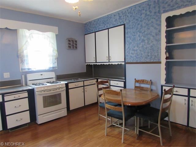 405 E 2nd St, Dover, OH 44622 photo 4